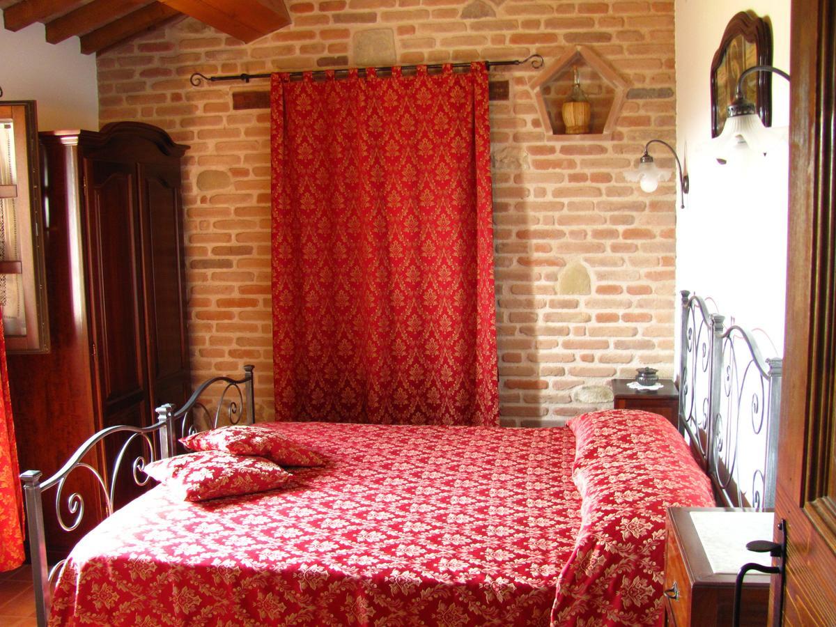 Agriturismo Bacchiocchi Bed and Breakfast Orciano di Pesaro Camera foto